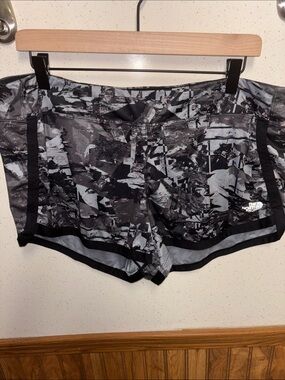 The North Face - Women's Athletic Shorts -Black/Grey (size X-Large)